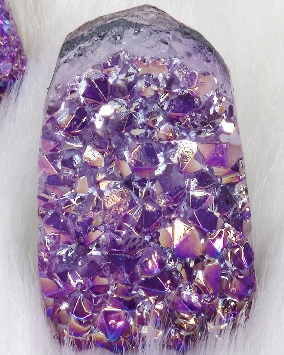 Aura Amethyst Cut Base – Klein