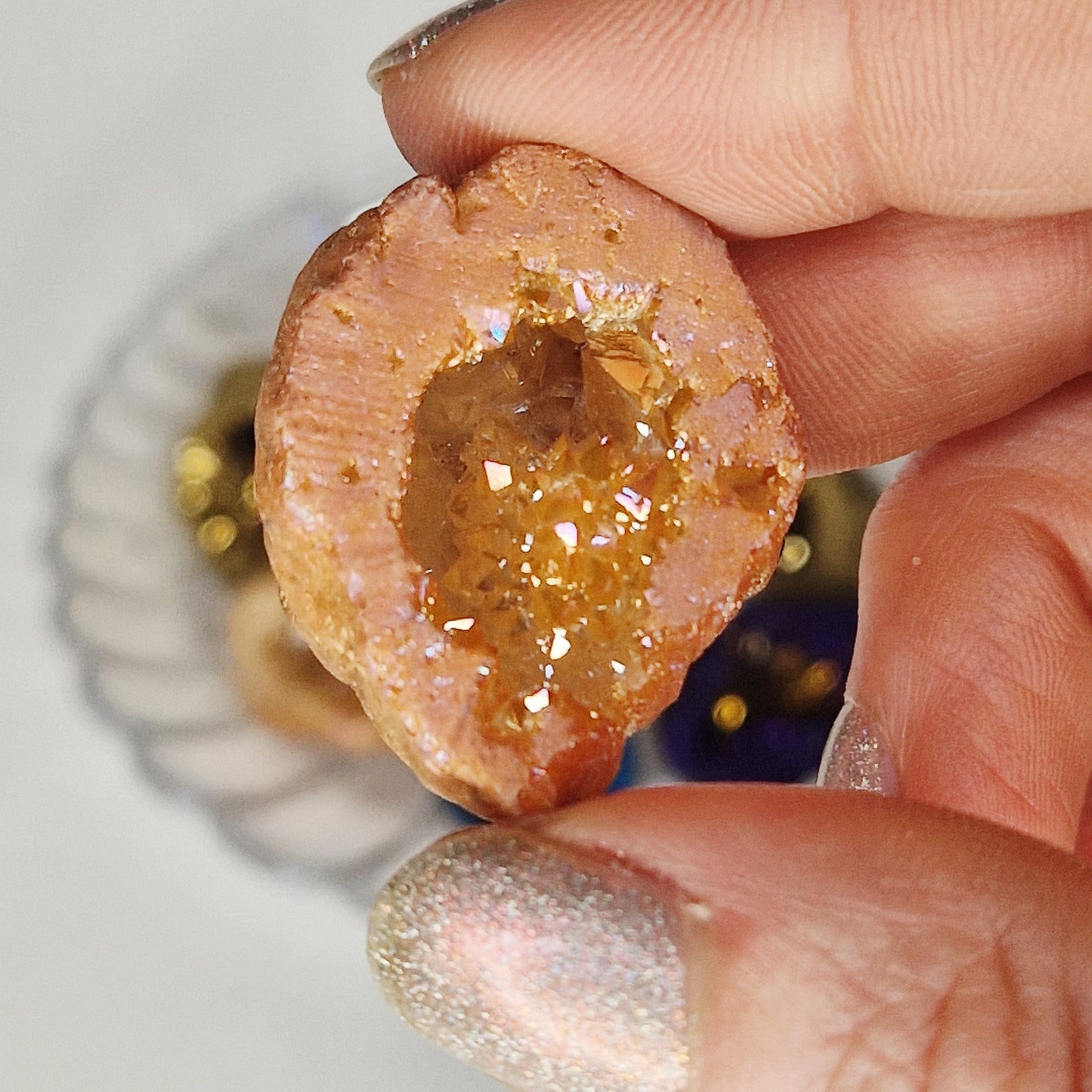 Geheimnisvolle Mini-Aura-Achat-Geode