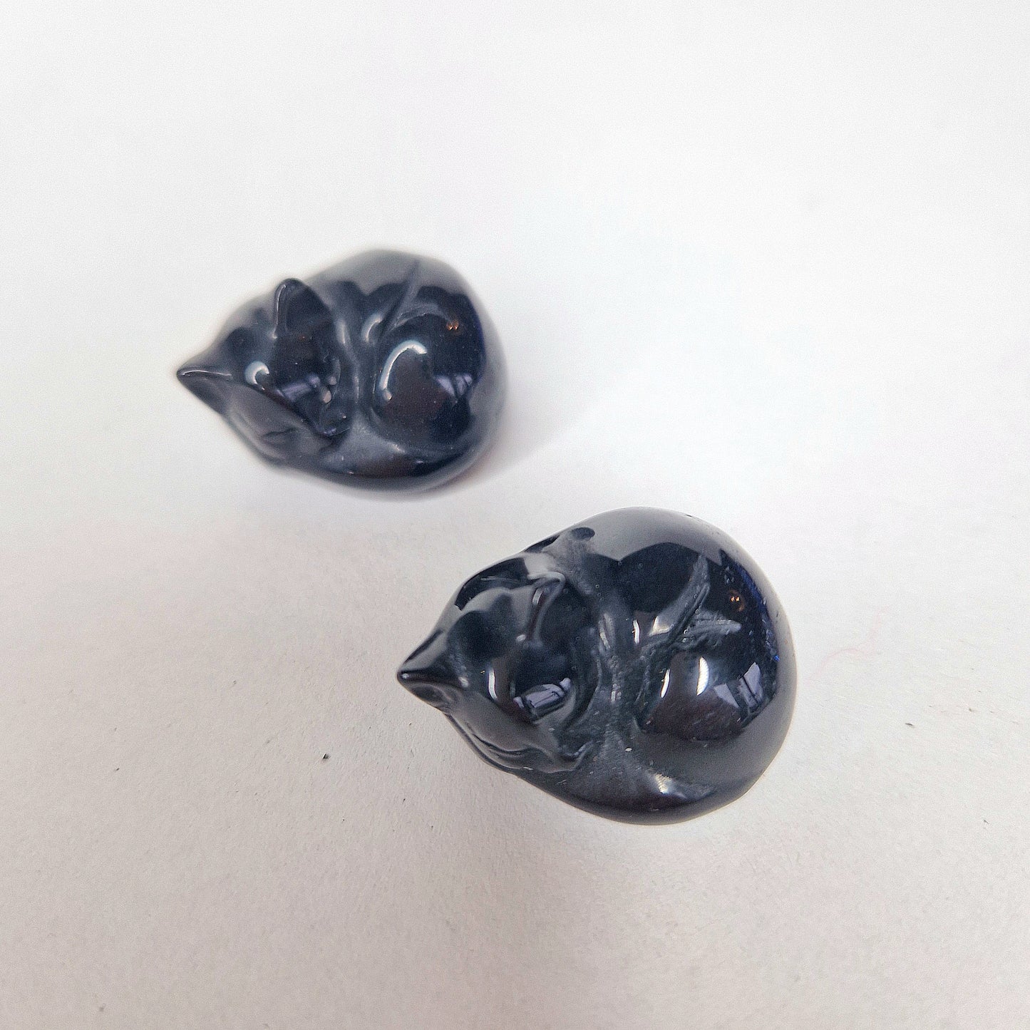 Obsidian Sleeping Kitten – Mini