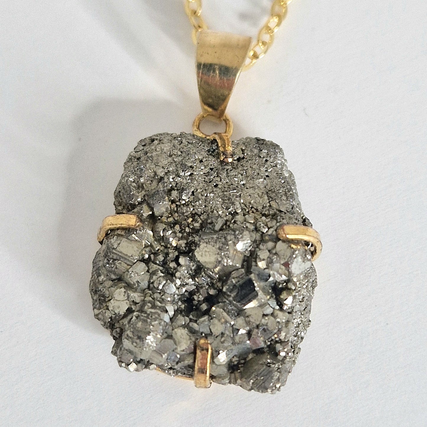 Pyriet hanger met ketting- goud
