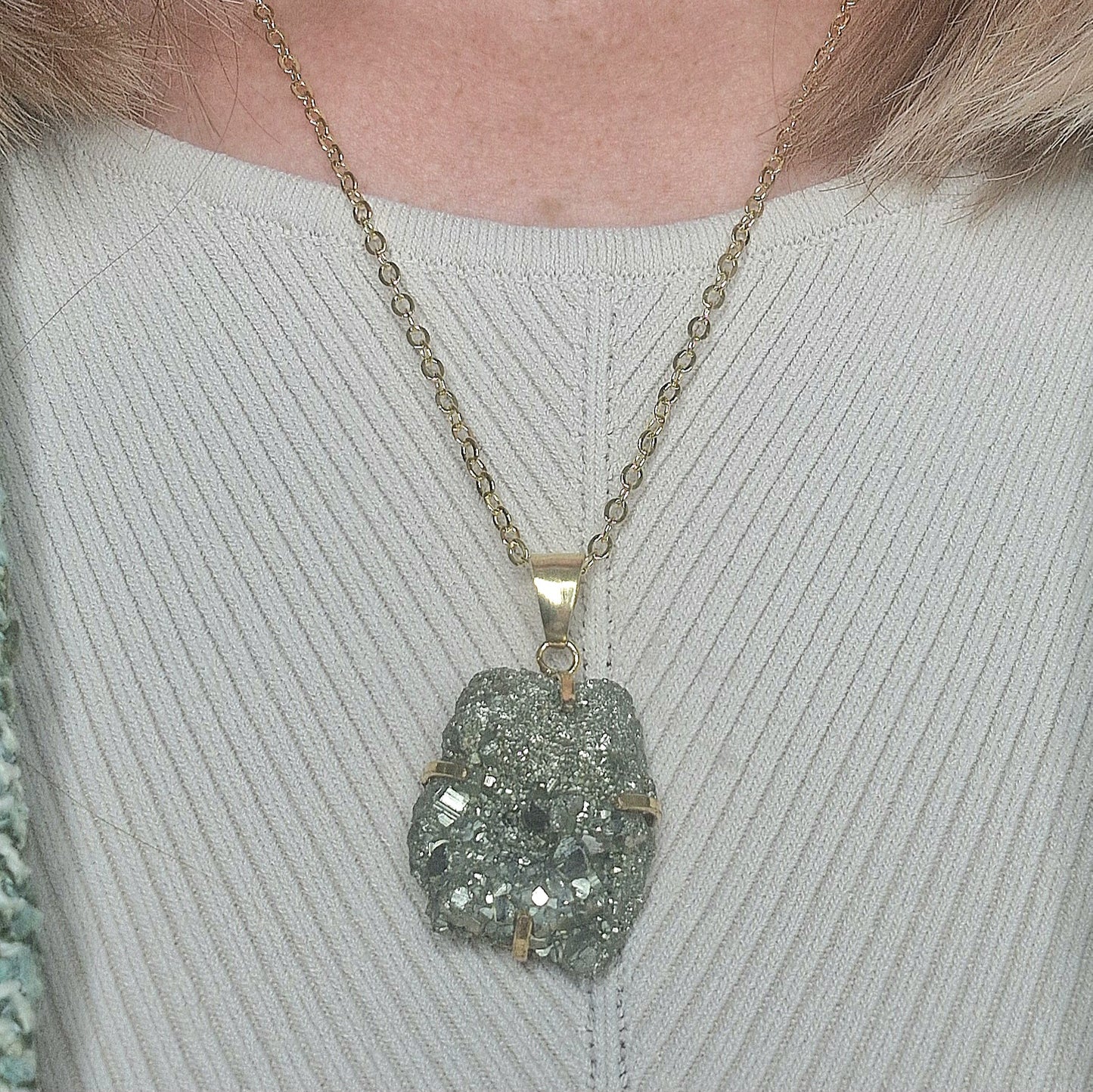 Pyriet hanger met ketting- goud